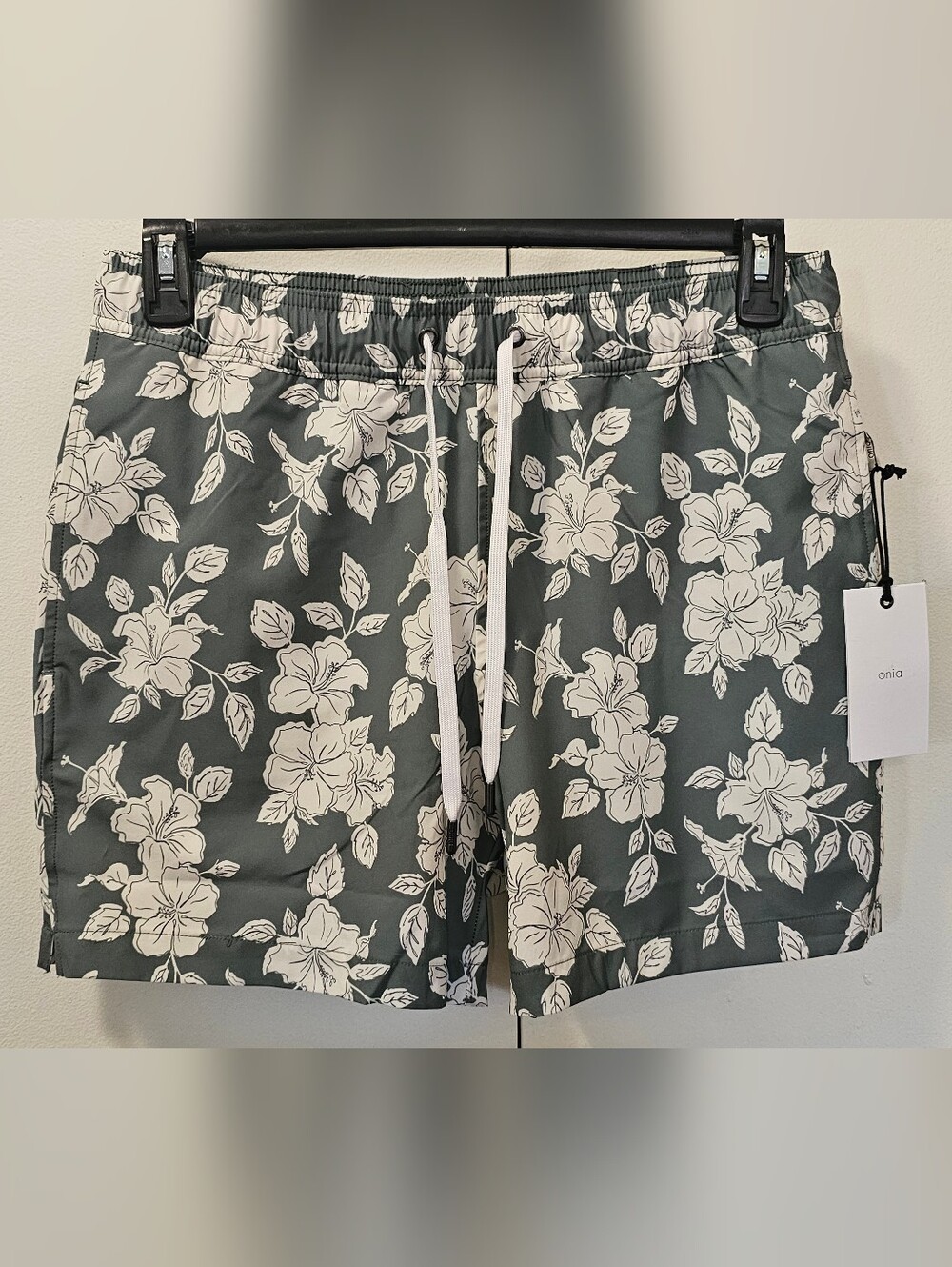 Onia Stretch Volley 5" Swim Shorts Floral Markings Men's Size Medium $175